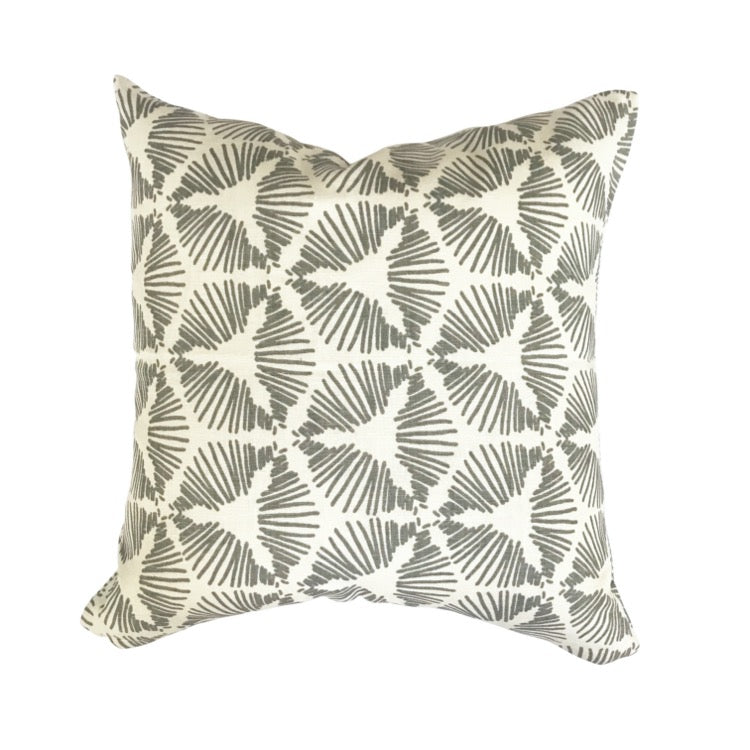 PILLOW IN CIE - DOVE ON OYSTER