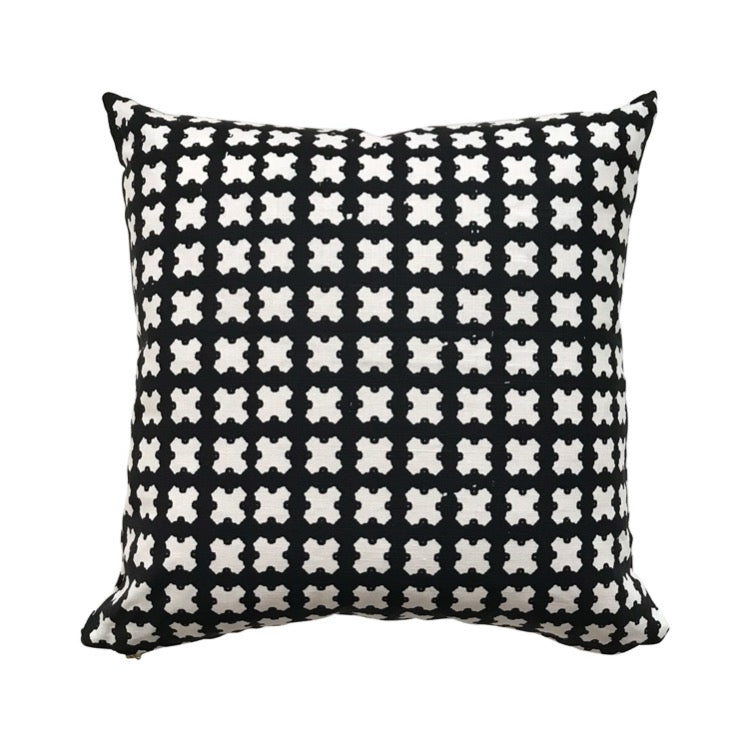 PILLOW IN FELIX - BLACK ON OYSTER